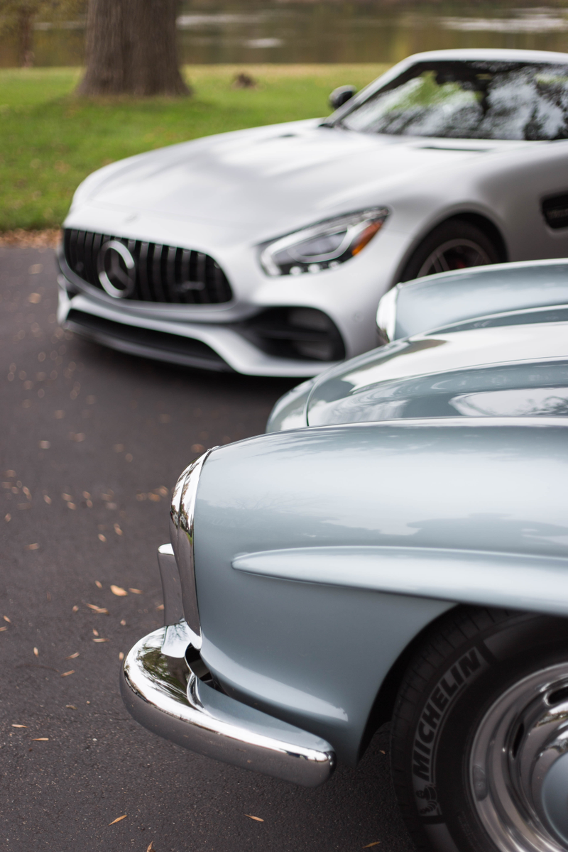 Illustration for article titled The Mercedes-AMG GT C Roadster And Mercedes-Benz 300SL Roadster Both Hail From A Golden Age